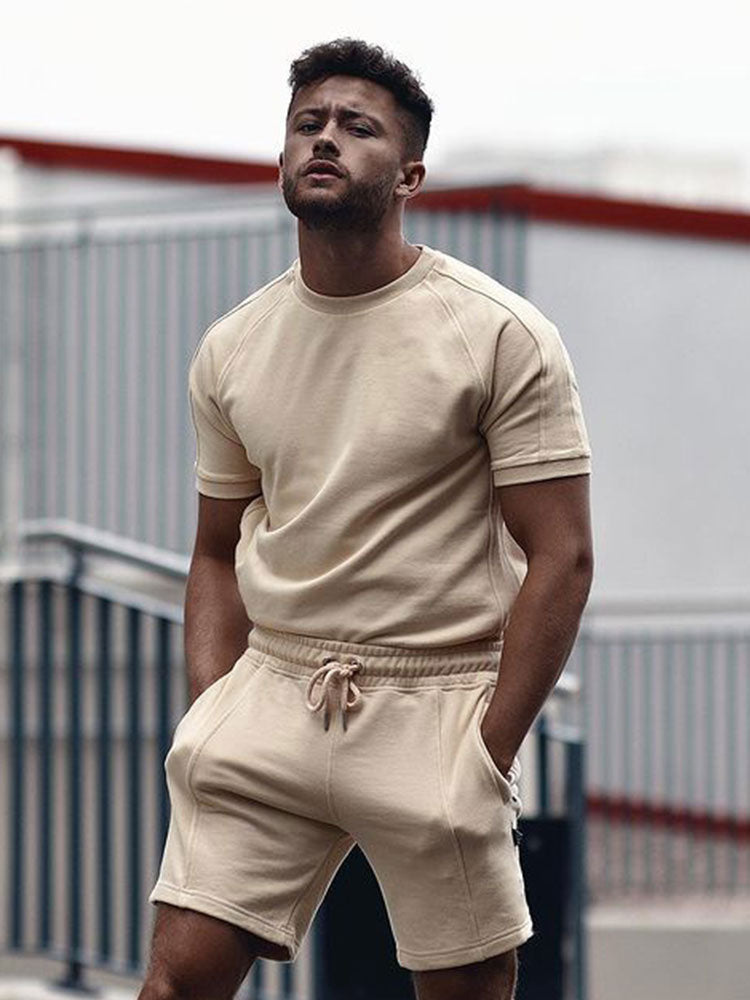 Men's casual combi set - stylish summer outfit with cozy t-shirt and shorts for everyday wear