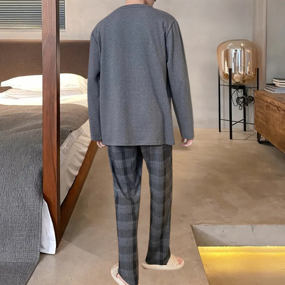 Men's loungewear set - stylish long sleeve top and trousers for cozy evenings