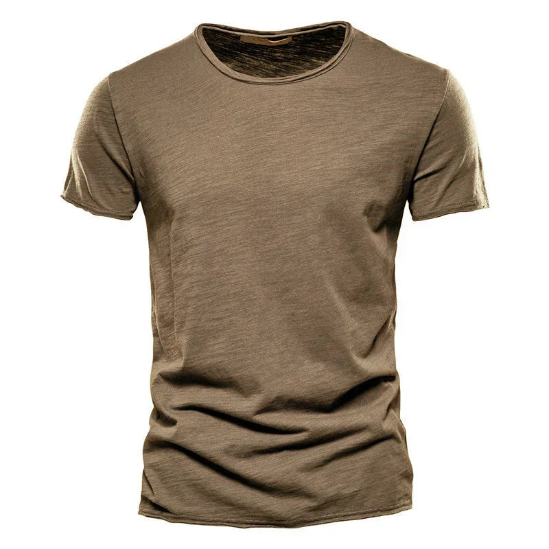 Breathable men's tee for summer - versatile and relaxed fit