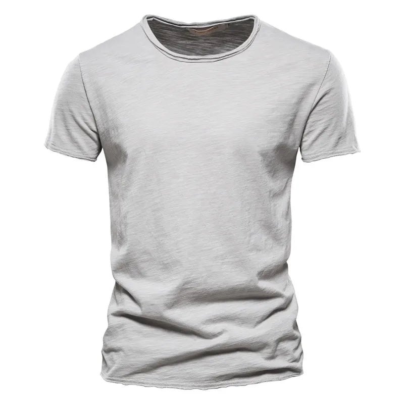 Breathable men's tee for summer - versatile and relaxed fit