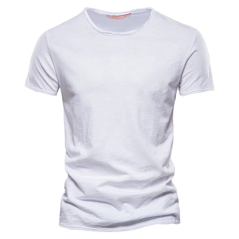 Breathable men's tee for summer - versatile and relaxed fit