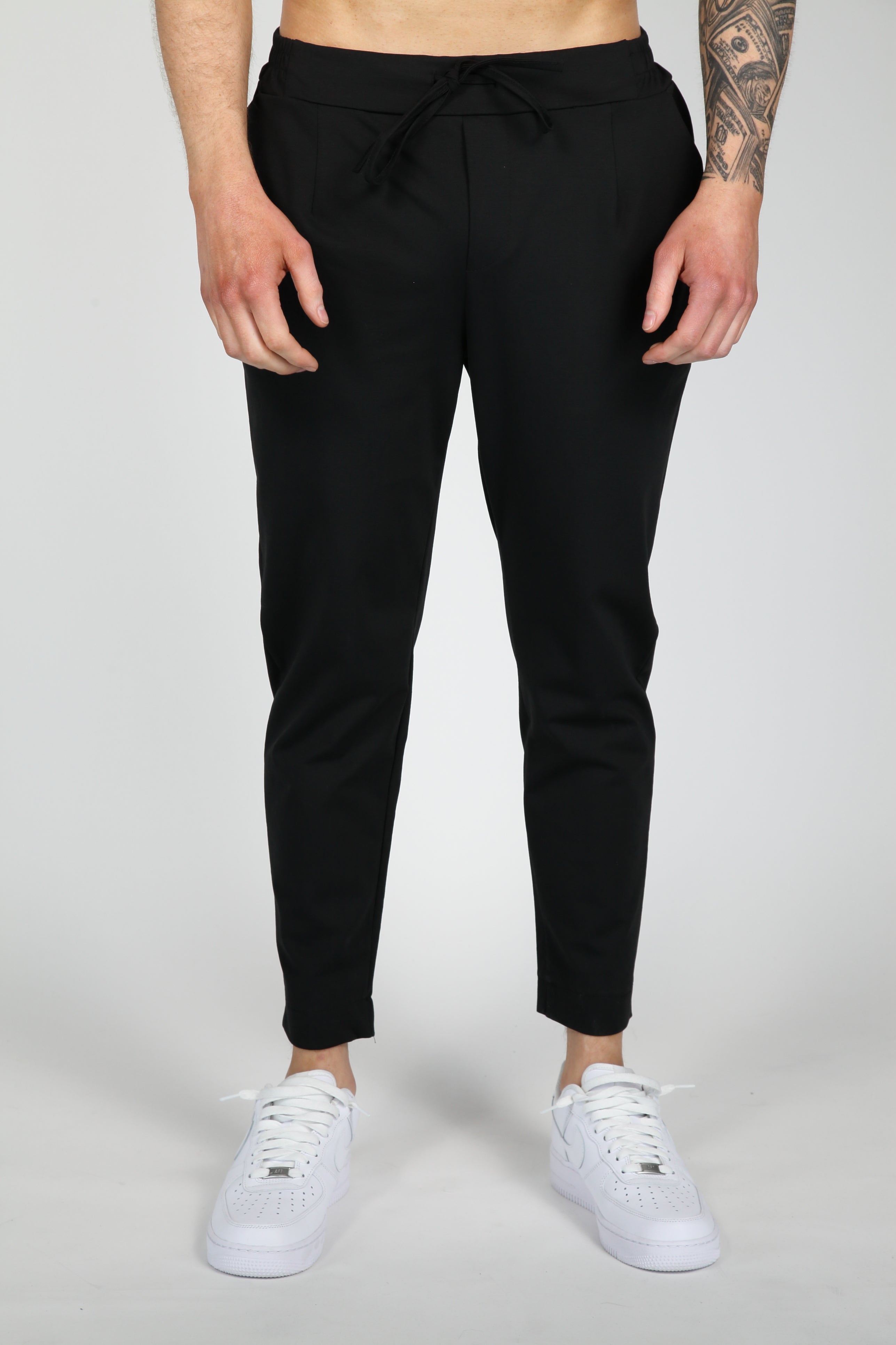 Men's slim fit sweatpants black jogging trousers - versatile relaxed weekend wear