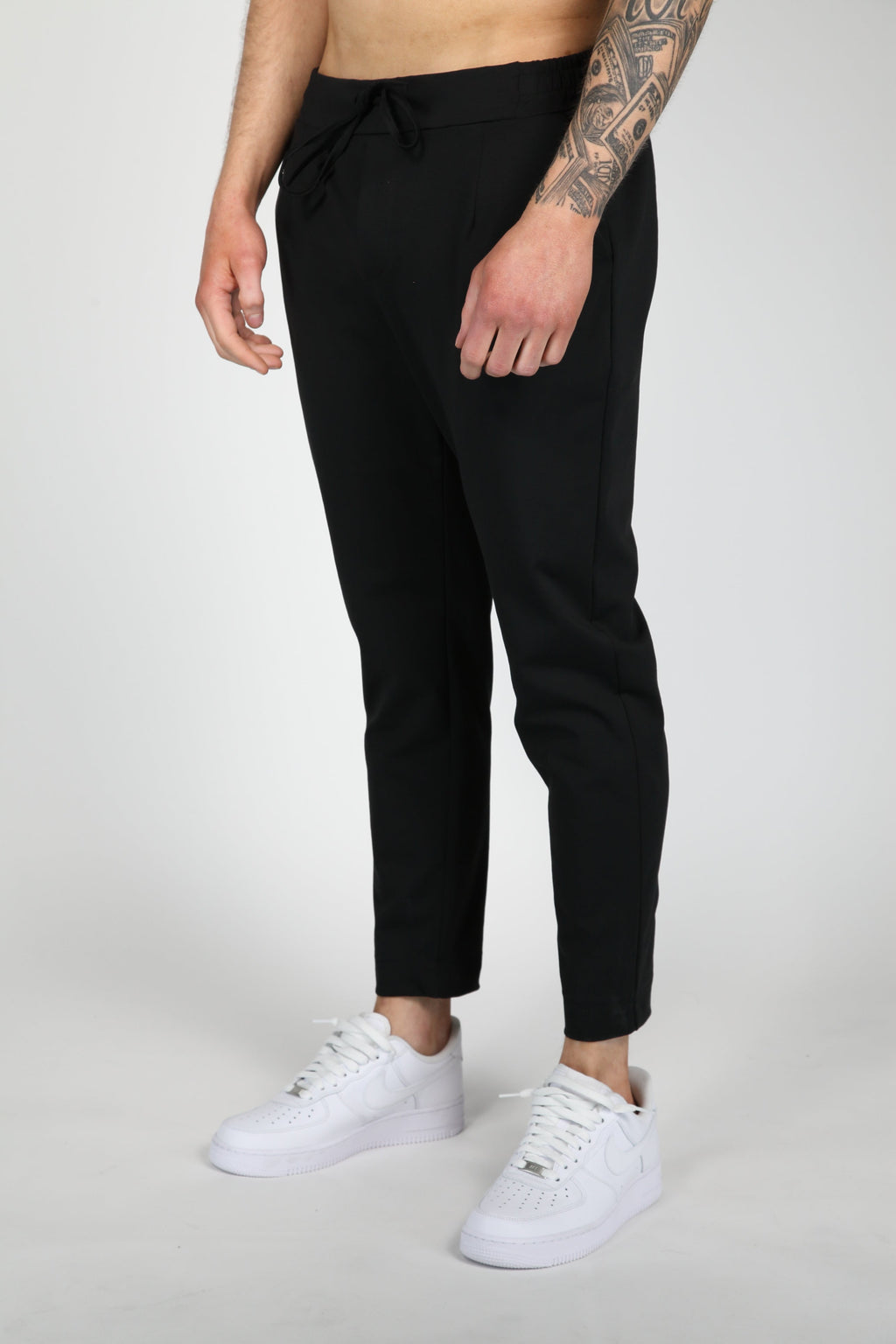 Men's slim fit sweatpants black jogging trousers - versatile relaxed weekend wear