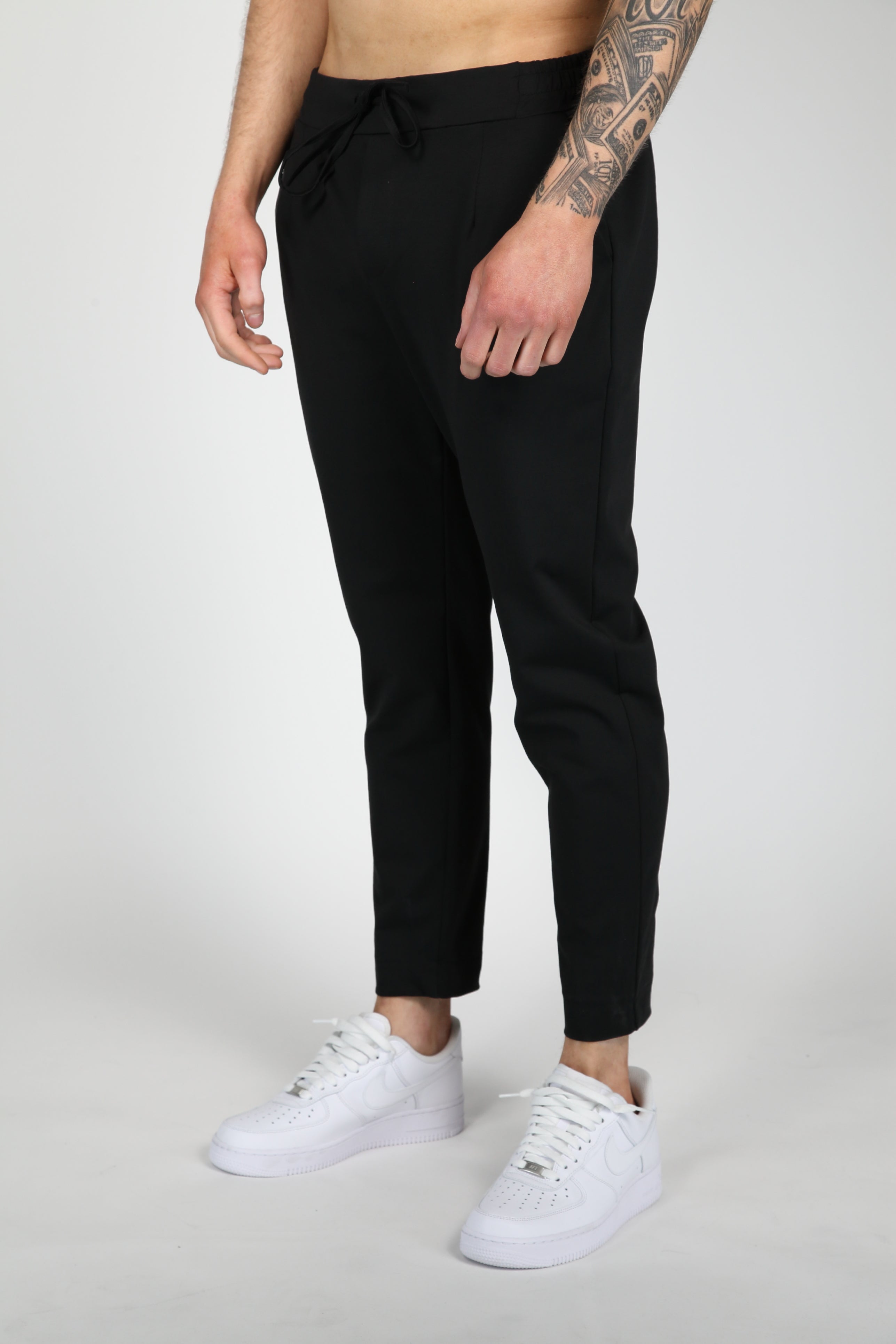 Men's slim fit sweatpants black jogging trousers - versatile relaxed weekend wear