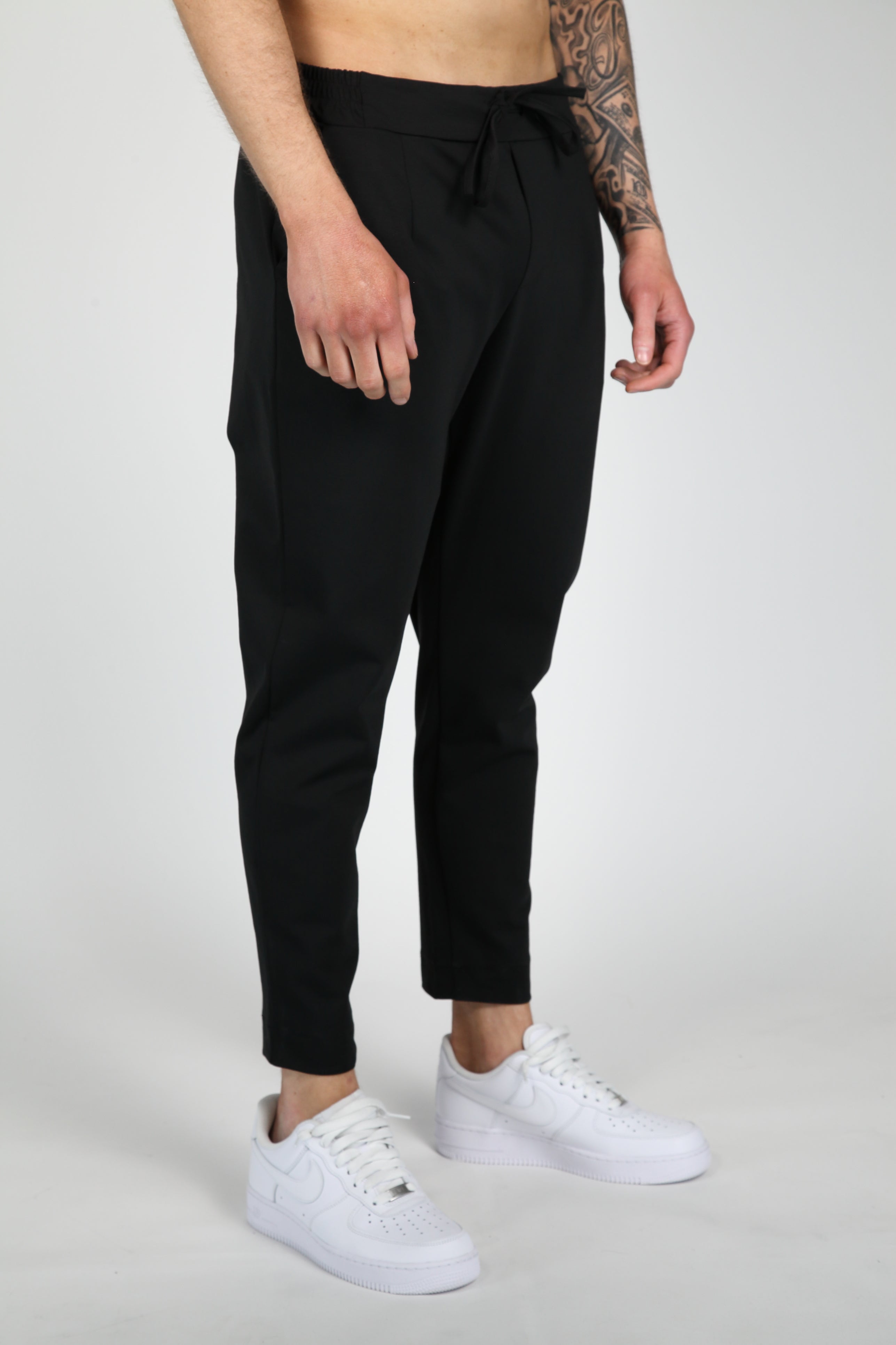 Men's slim fit sweatpants black jogging trousers - versatile relaxed weekend wear